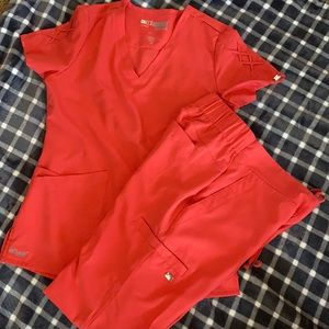 Grays anatomy coral scrub set